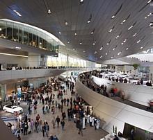 Auch 2008 bietet die BMW Welt mit neuen Produktausstellungen, Konzerten, dem Junior Campus oder der abwechslungsreichen Gastronomie viele Gründe, auf einen Besuch vorbei zu schauen.